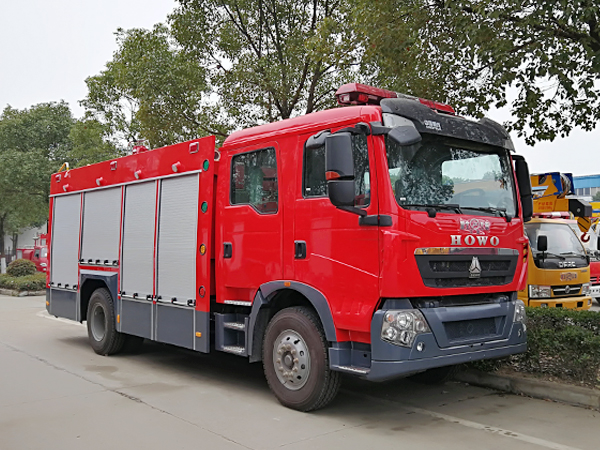 重汽T5G-5吨泡沫消防车