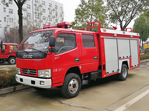 东风凯普特2吨水罐消防车